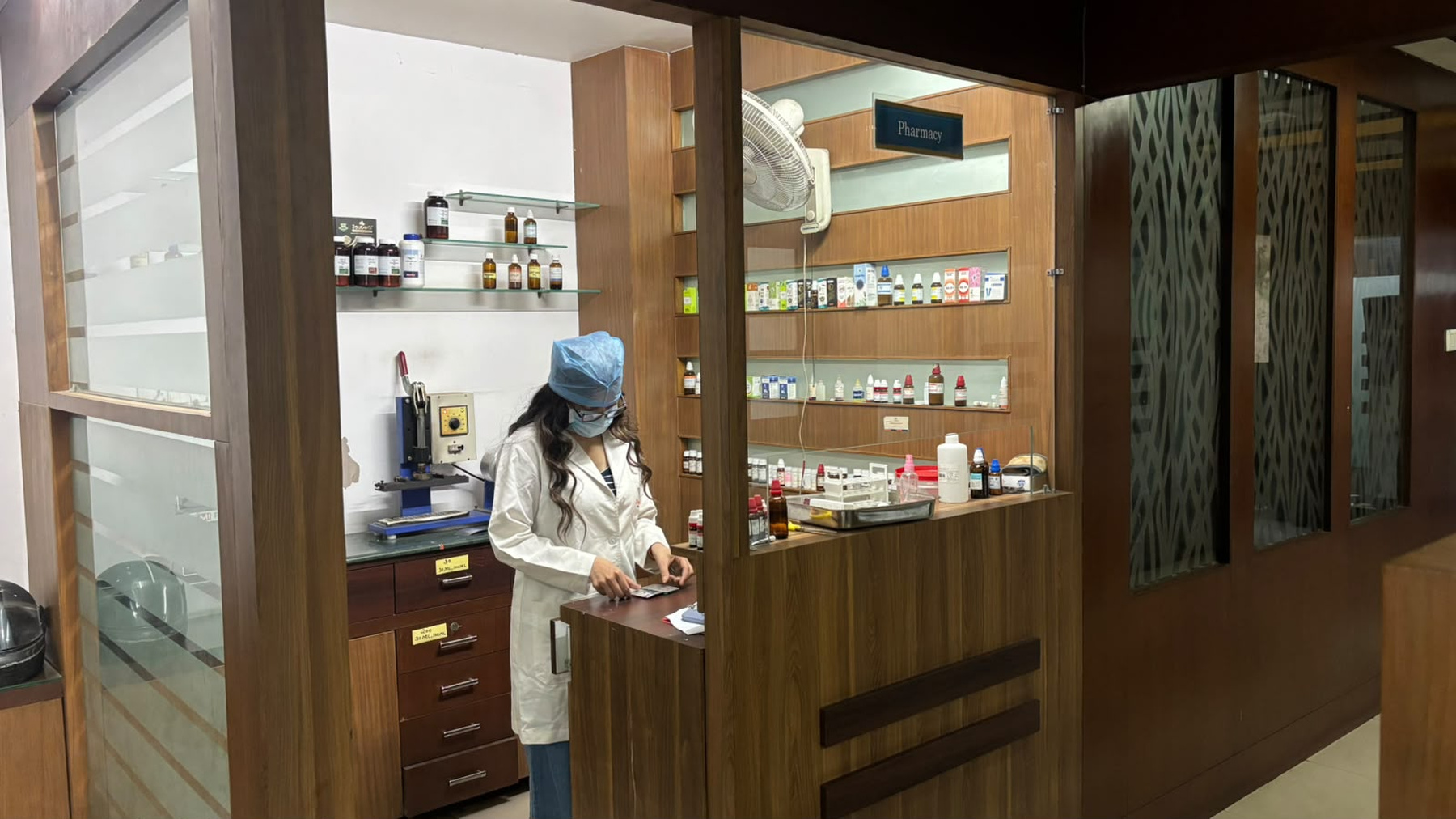 Clinica Medicare pharmacy interior in Bhopal
